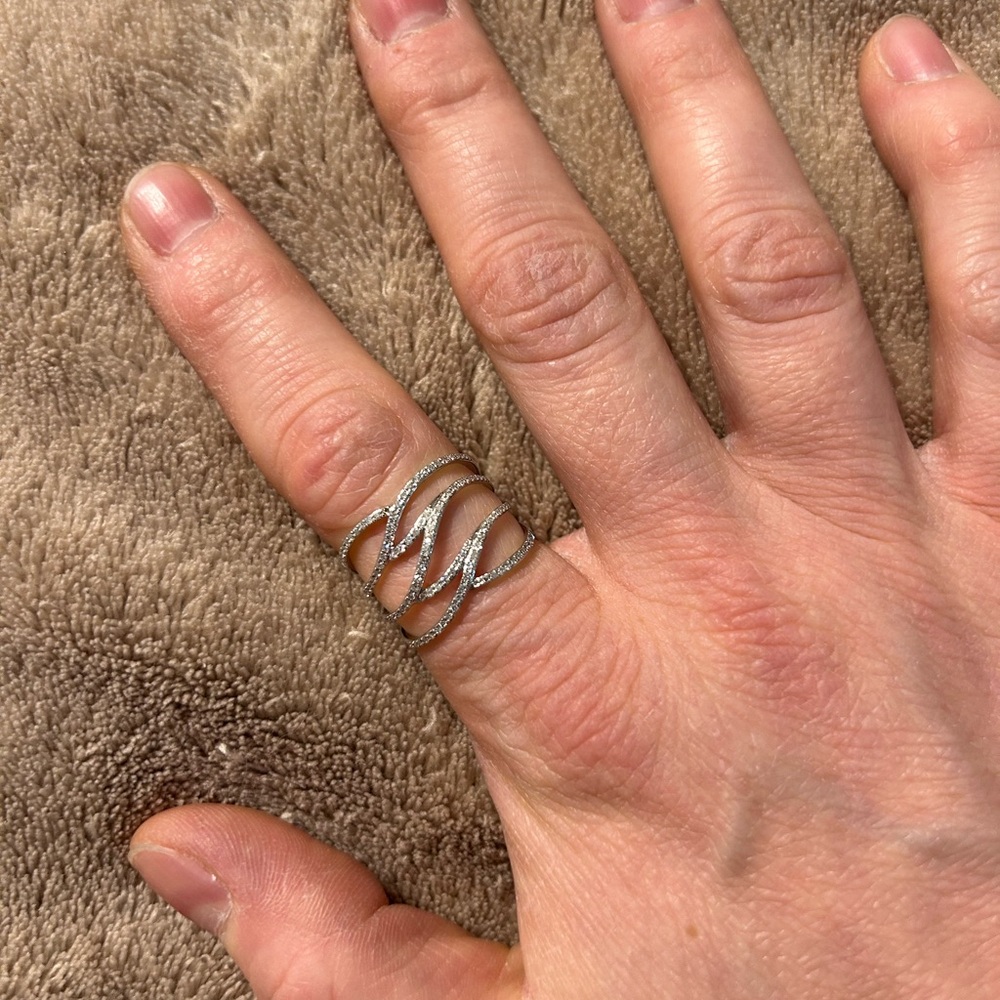 Effy White gold and diamond ring